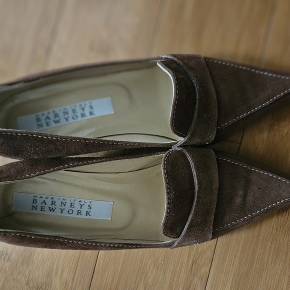 BARNEYS NEW YORK, WOMEN'S SIZE 5 KITTEN HEEL PUMP SHOE. - Picture 5 of 5